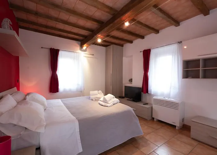 Гостевой дом Castello Di - & Breakfast 4*